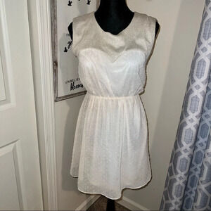 Ivory and silver shimmer dress with sweetheart
neckline